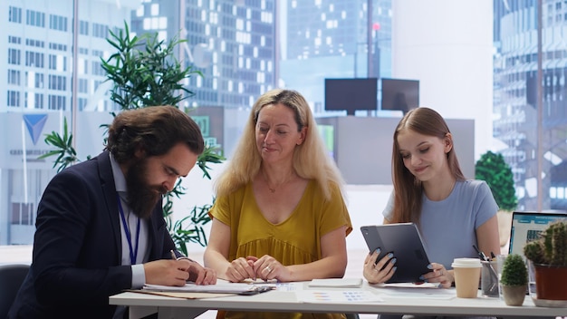 Desenvolvimento de habilidades monetárias para otimizar gastos e construir patrimônio sustentável