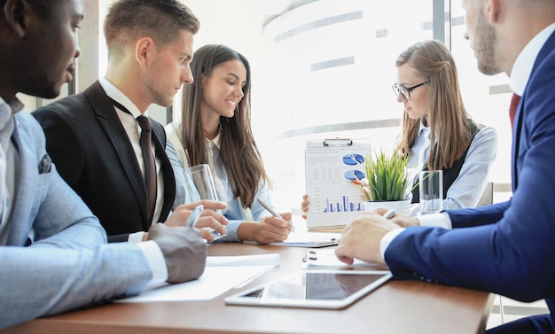 Gestão de finanças pessoais com orientação especializada em educação financeira e controle orçamentário