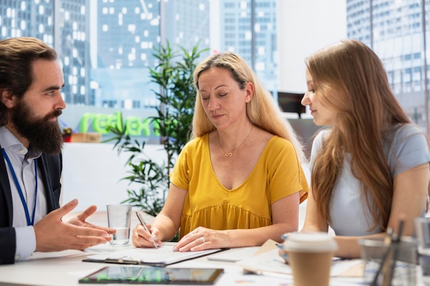 Treinamento prático em educação econômica para alcançar independência financeira e segurança patrimonial